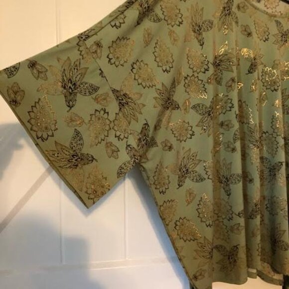 New Directions Curvy Top - Picture 4 of 5